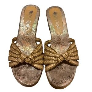 “Two lips” raffia slides. Size 6 m